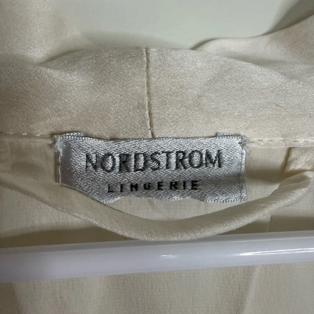 Women’s Elegant Cream Silk Robe and Slip Set, size 1X - Picture 10 of 13